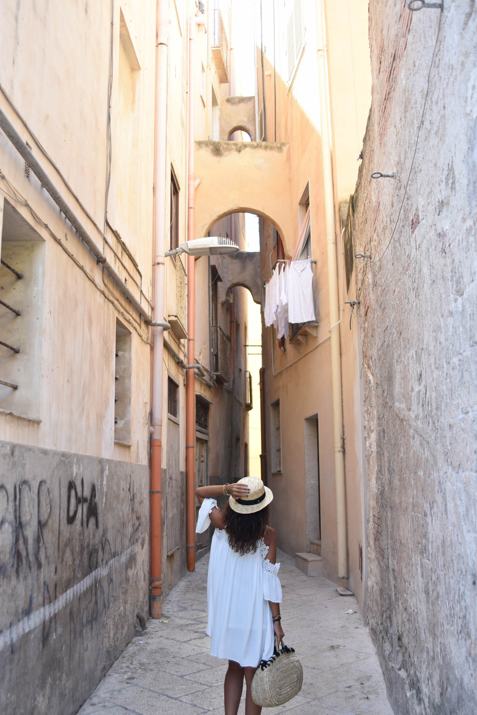 el-blog-de-silvia-rodriguez-lifestyle-travel-blogger-verano-vacaciones-en-trapani-sicilia-sicily-holidays-white-summer-dress
