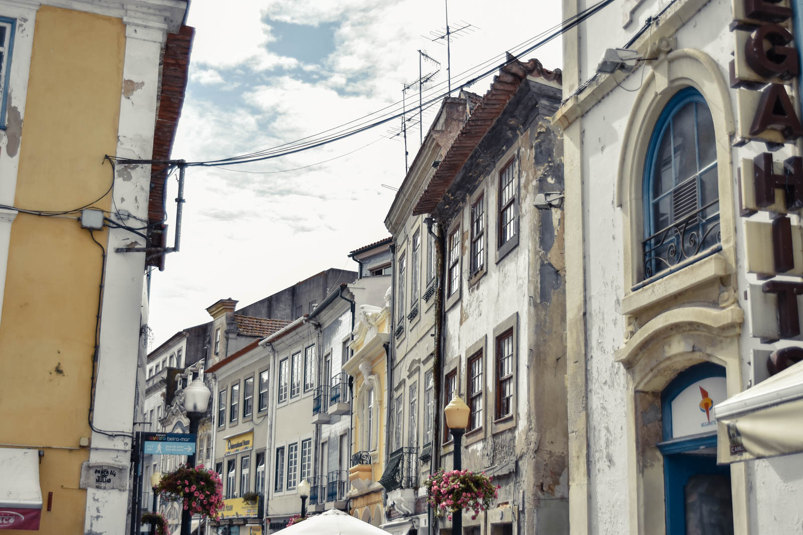 el-blog-de-silvia-rodriguez-street-style-travel-portugal-aveiro-abrigo-lila-blogger-influencer