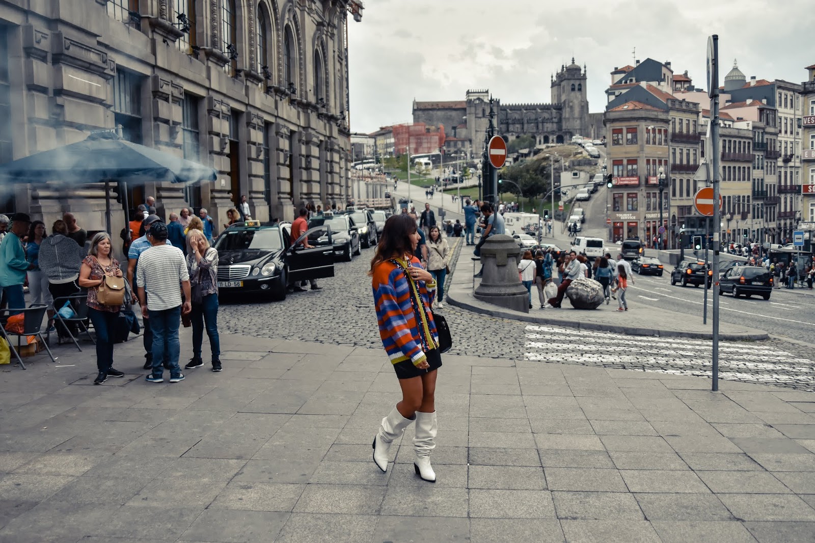 el-blog-de-silvia-rodriguez-street-style-travel-portugal-oporto-botas-blancas-blogger-influencer