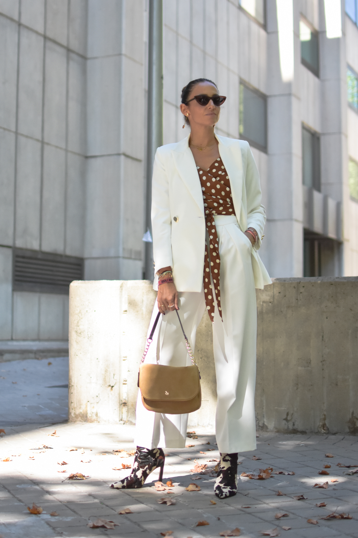 el-blog-de-silvia-traje-chaqueta-mujer-blanco-pintini